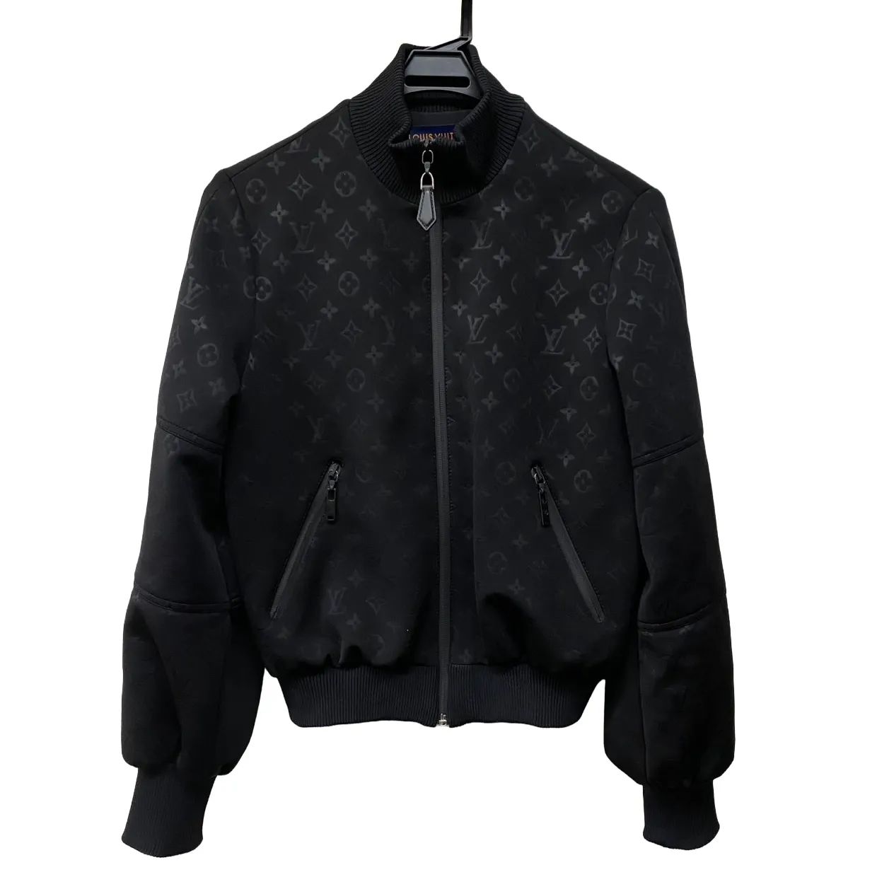 ルイヴィトン　LOUIS VUITTON　22SS　エンボスモノグラム　ジップアップ　ジャケット　 RW221W D97 FMJA26　　ナイロン/ポリウレタン　ブラック　34サイズ