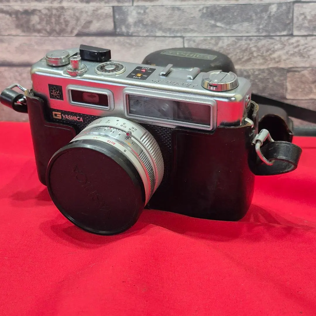 m091602 YASHICA Electro 35 フィルムカメラ 本体
