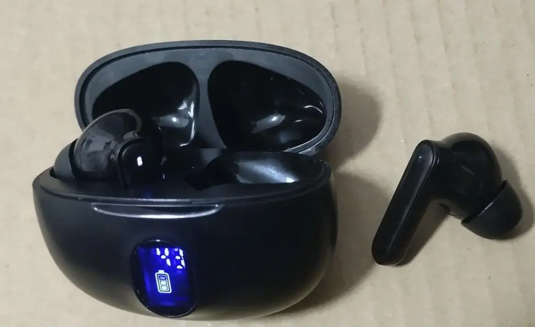 ワイヤレスイヤホン 本体 ブラック 充電ケース付き