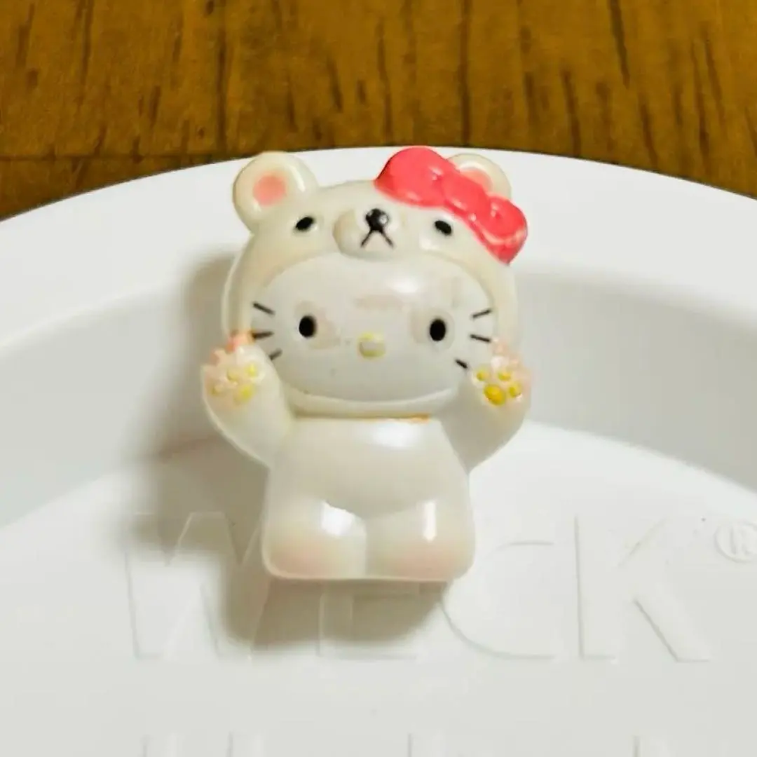 ★レア★ハローキティ フィギュア 北海道限定•白くまデザイン