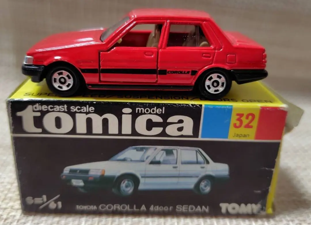 トミカ黒箱32-4トヨタカローラ4ドアセダン カローラフェア 日本製 当時物