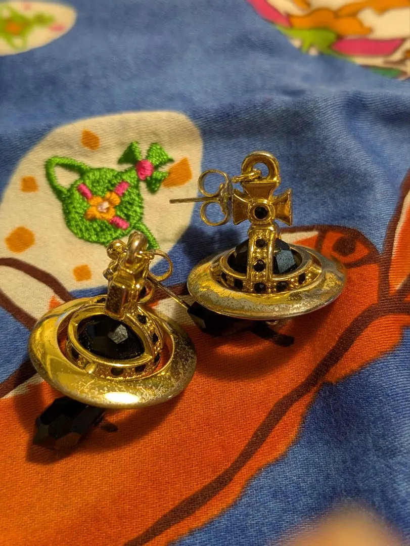 Vivienne Westwood オーブ ピアス ゴールド ブラック
