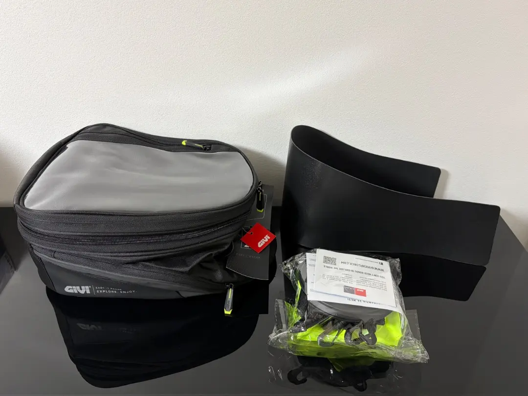 新品 未使用 GIVI タンクロック タンクバッグ EA143B ブラック
