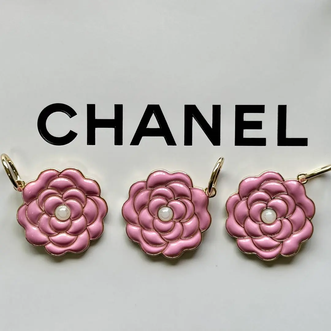 CHANEL シャネル 2026 母の日 限定 カメリア チャーム 3個
