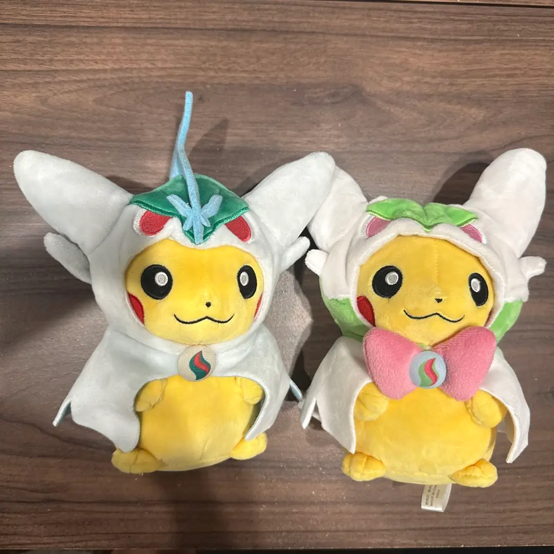 メガエルレイドポンチョ•メガサーナイトポンチョを着たピカチュウぬいぐるみ