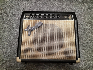 Guitarras Fender Japan de segunda mano FENDER JAPAN SQUIER 15 reverb 15 15w NG