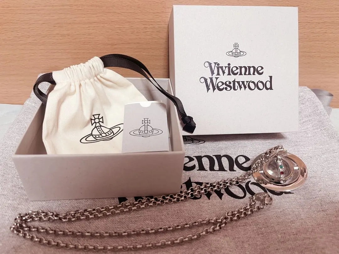 Vivienne Westwood オーブ ネックレス