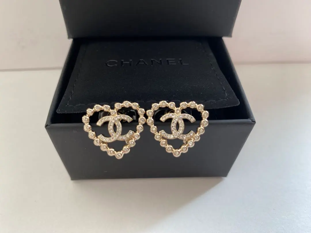【新品未使用】CHANEL ハート型ピアス ライトゴールド