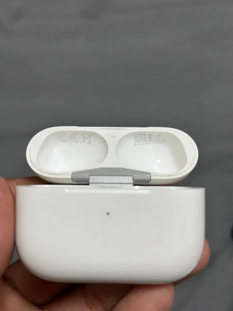 AirPods本体 ホワイト 使用感あり