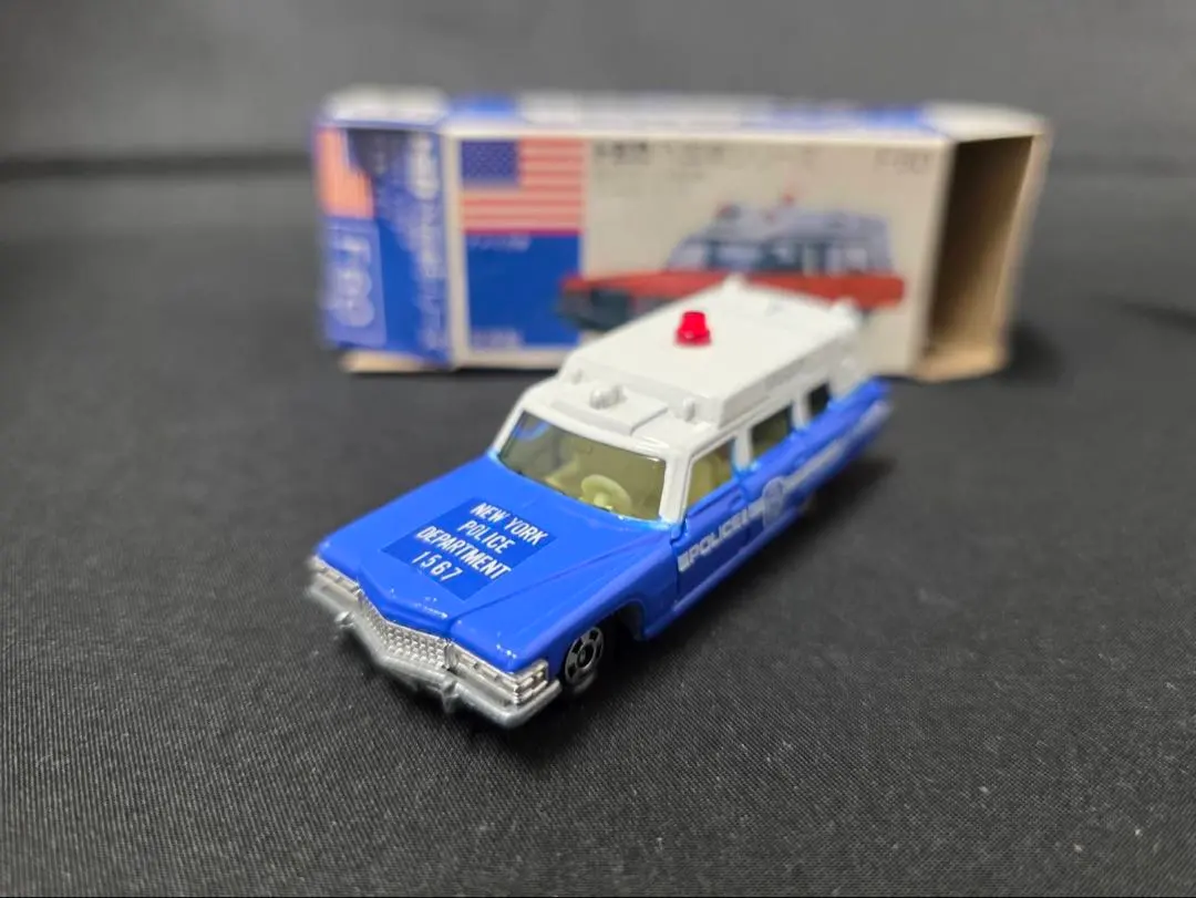 トミカ青箱F60キャデラック救急車(日本製)