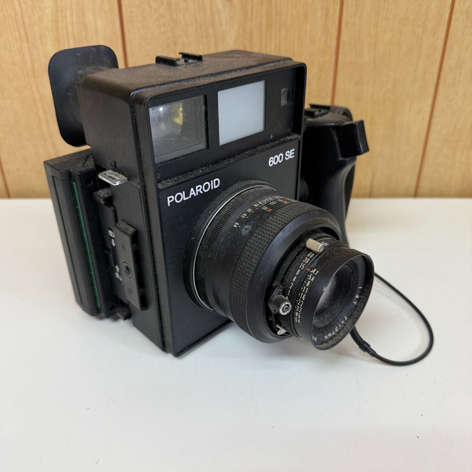 ポラロイド600 SE MAMIYA 127mm F4.7レンズ・バック付き カメラ本体、MAMIYA 127mm F4.7レンズ、フィルムバック、グリップ、ハンドストラップ、接続ケーブル POLAROID【動作未確認】