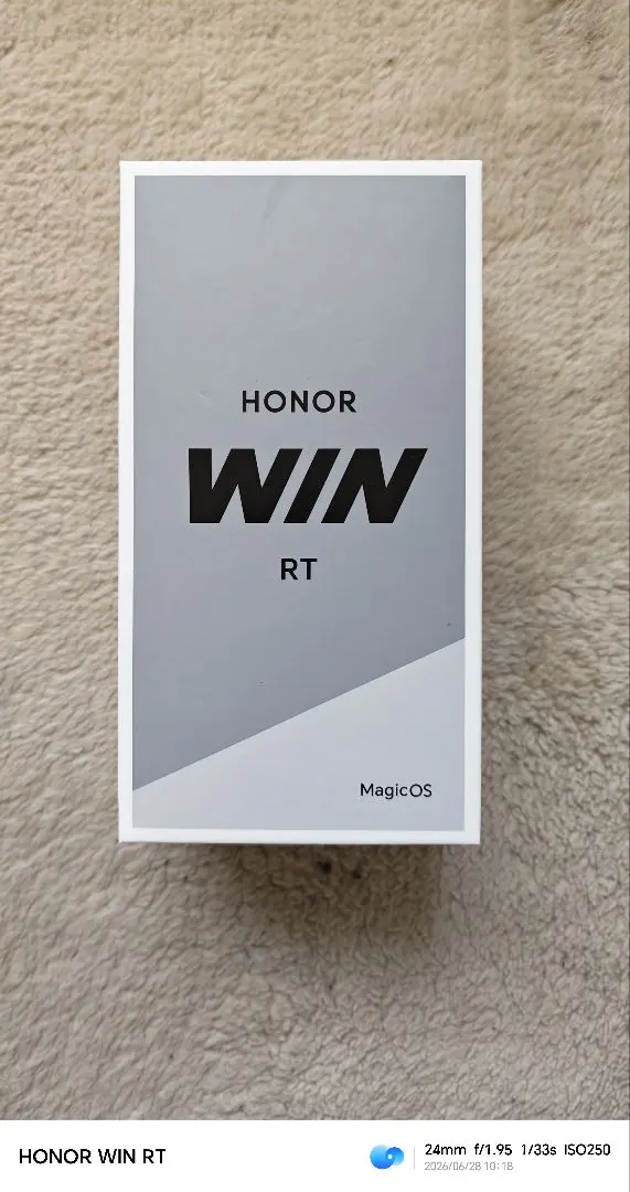 短期出品予定 HONOR WIN RT 12GB 256GB 白　オマケ付き