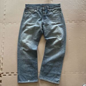 Denim japonés raw con orillo Levis 47501 BIG E