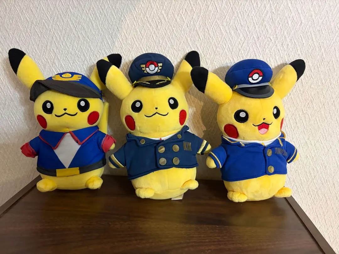 東京駅限定ピカチュウ、ポケモンセンター限定ピカチュウ、関西空港限定ピカチュウ