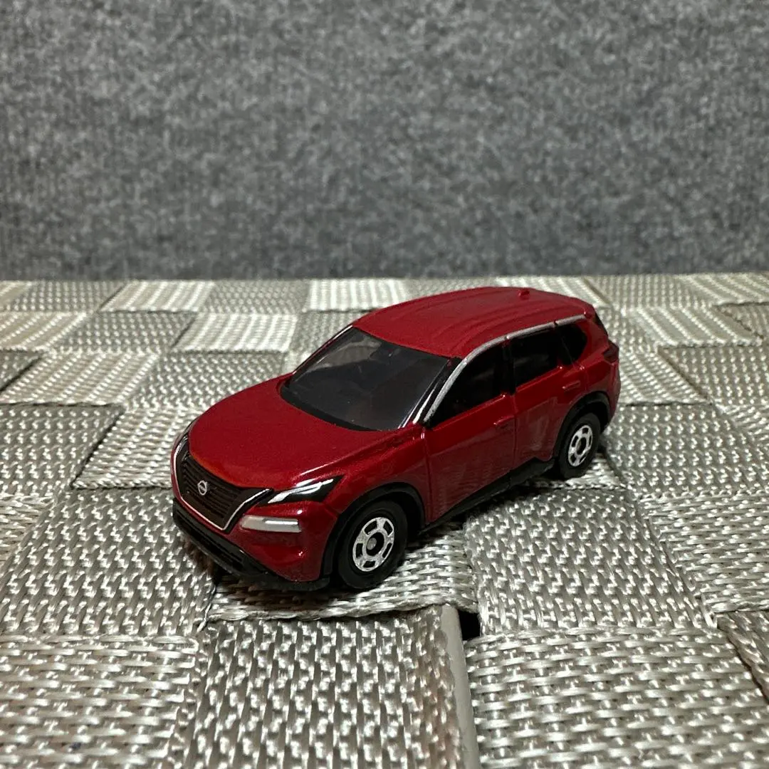 トミカ　日産エクストレイル