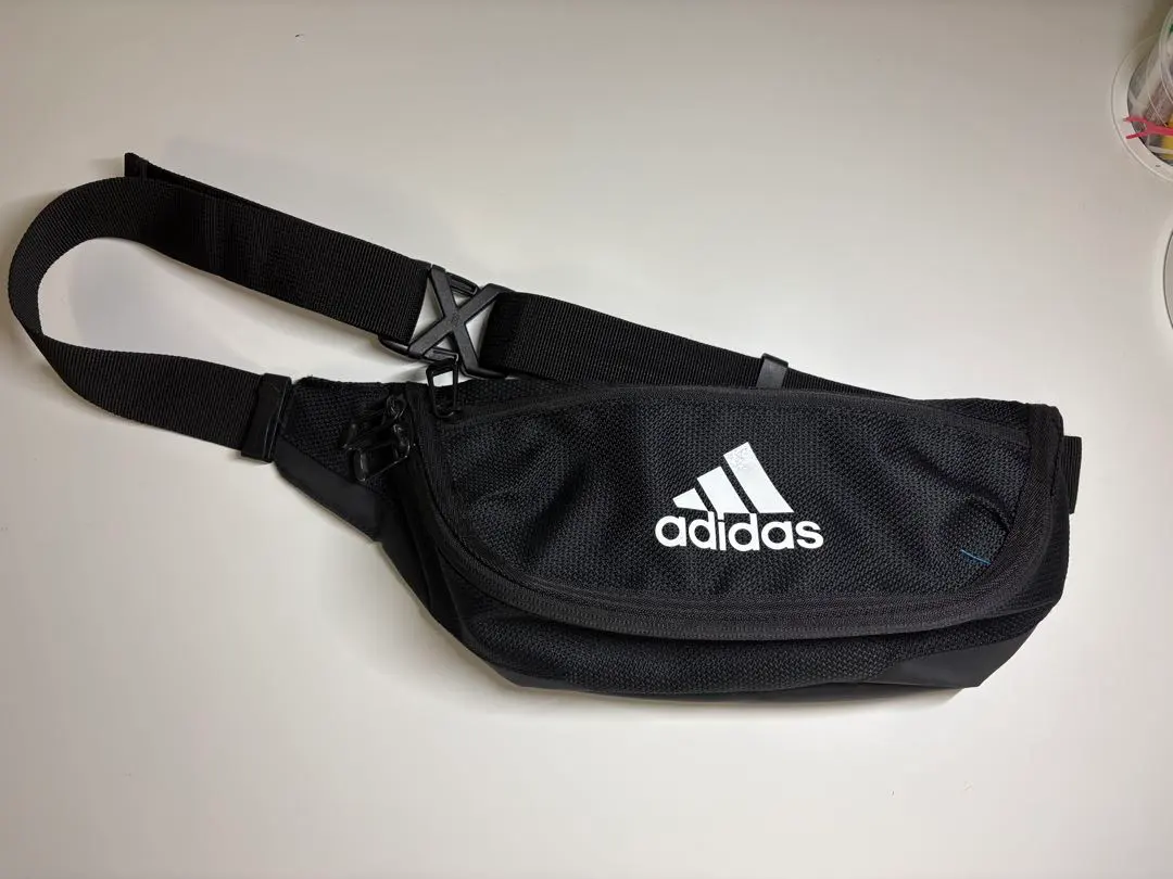 adidas ボディバッグ 黒