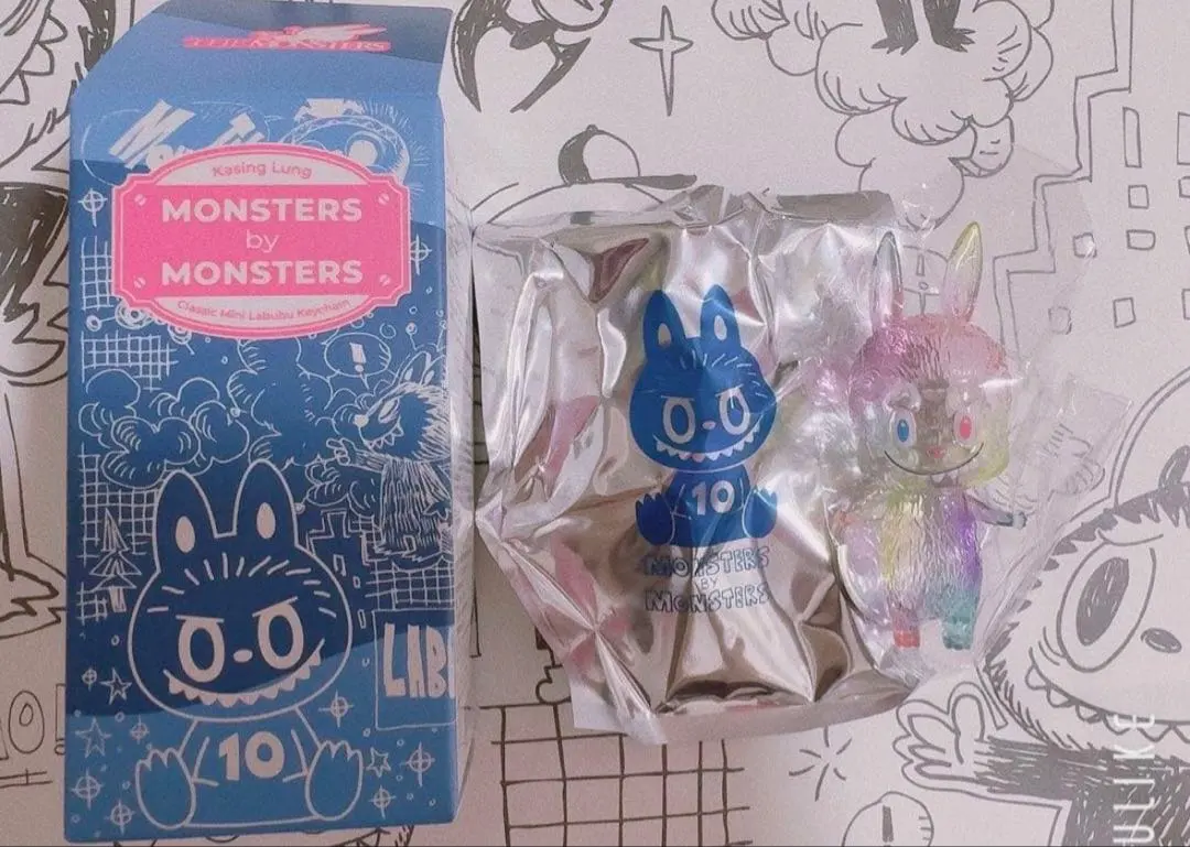 Labubu 10周年 限定キーホルダー