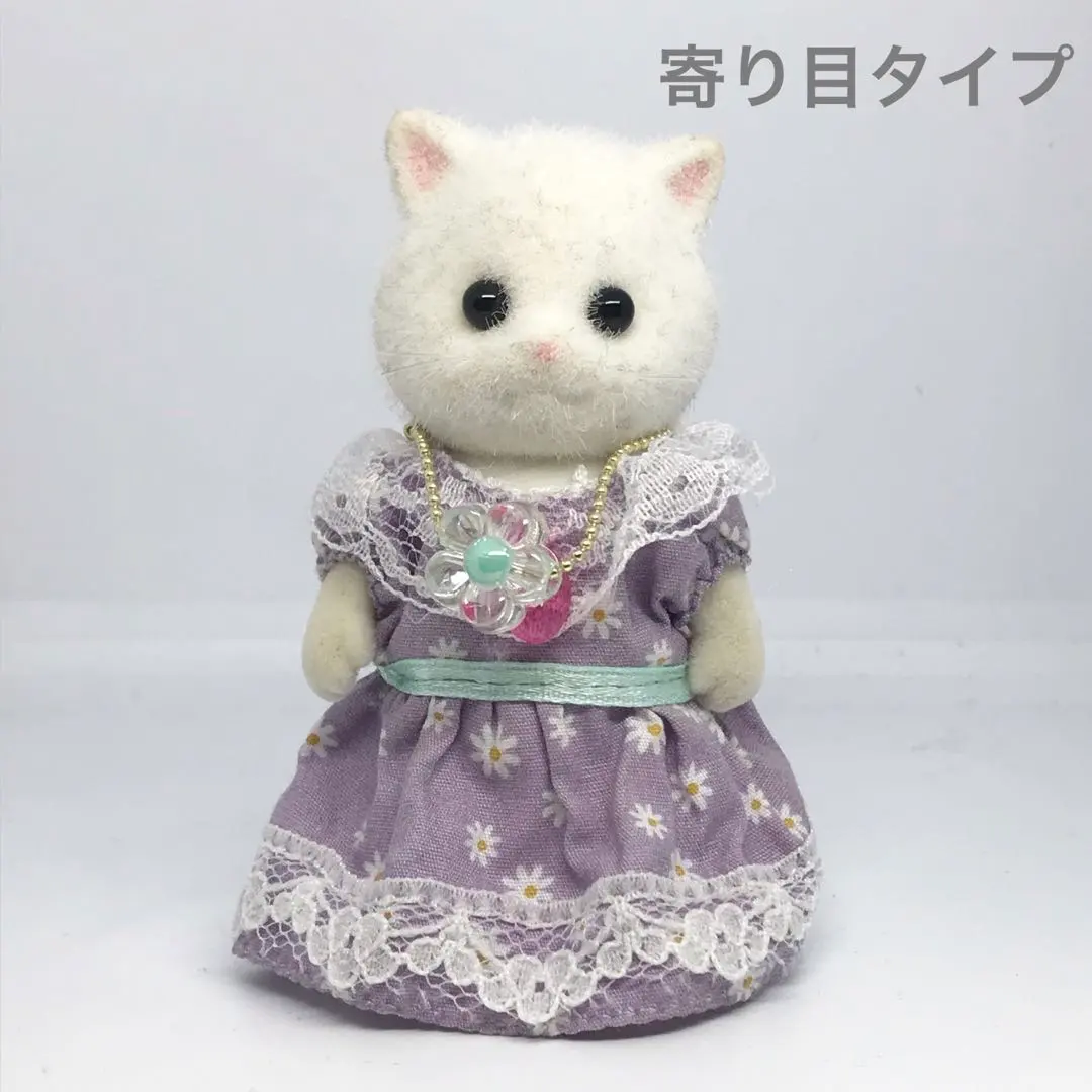 海外限定ペルシャ猫のお姉さん　クリアブルーのお花のペンダント タウンシリーズ