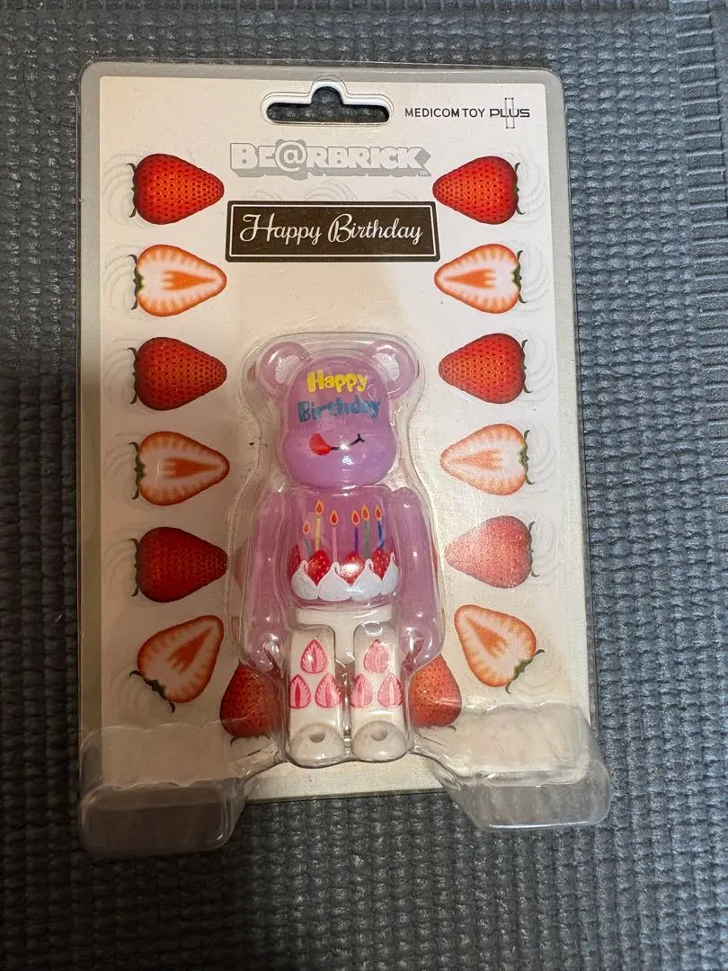 ベアブリック　BE@RBRICK HAPPY BIRTHDAY