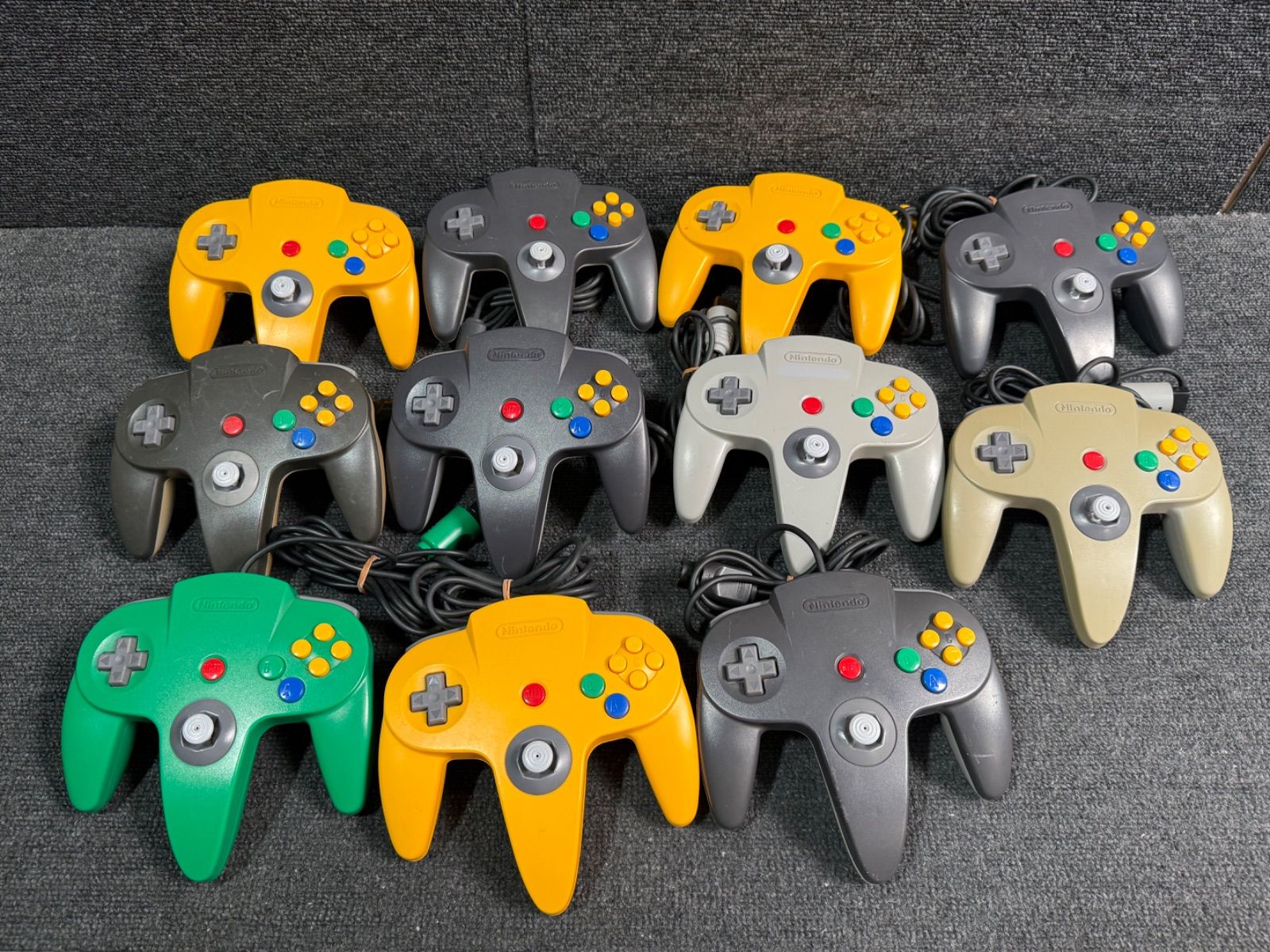 X001【ジャンク】ニンテンドー64/コントローラー11個セット レトロゲーム