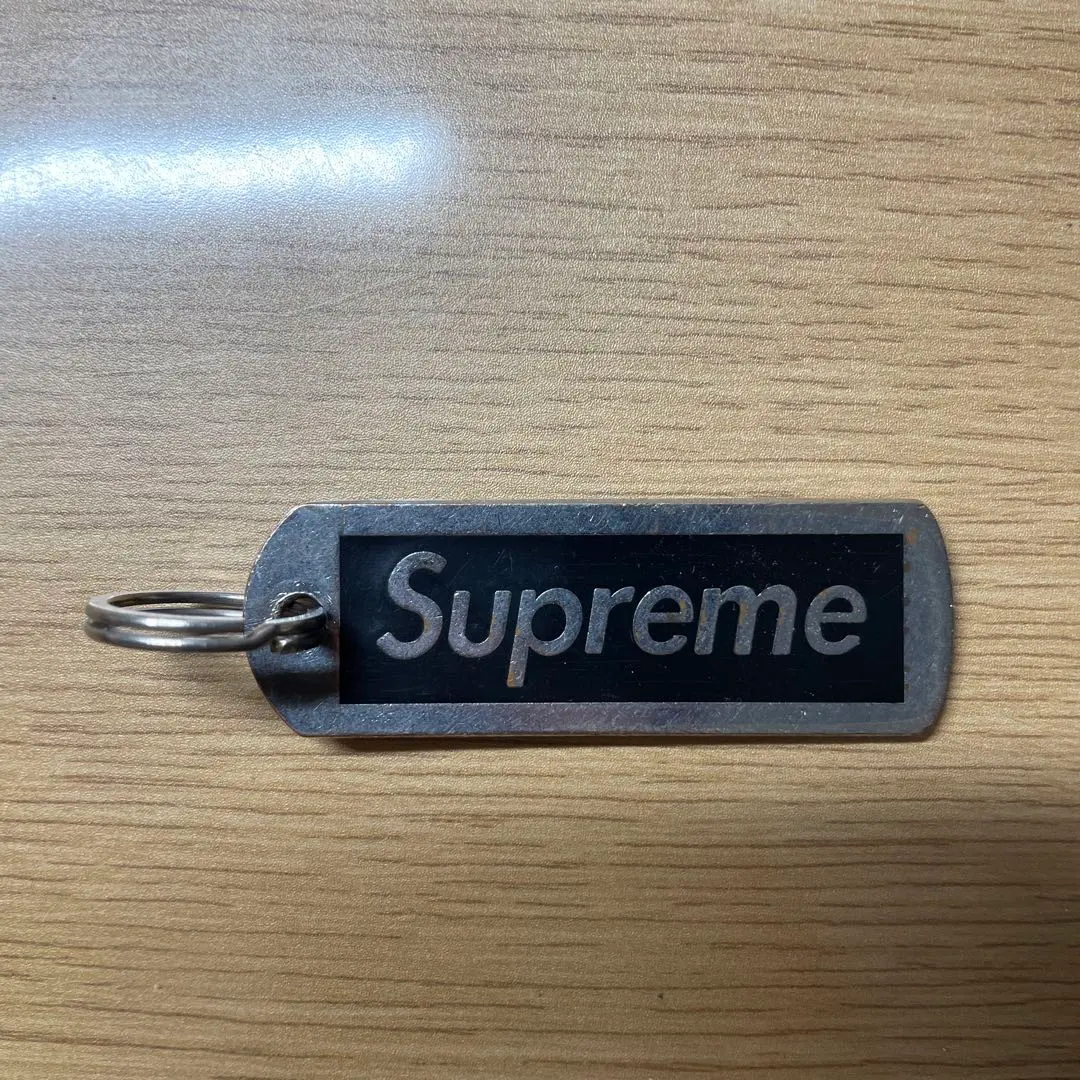supreme キーホルダー