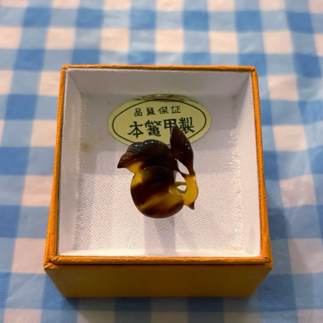 京都 本鼈甲製 りんごモチーフ ブローチ ピンバッジ