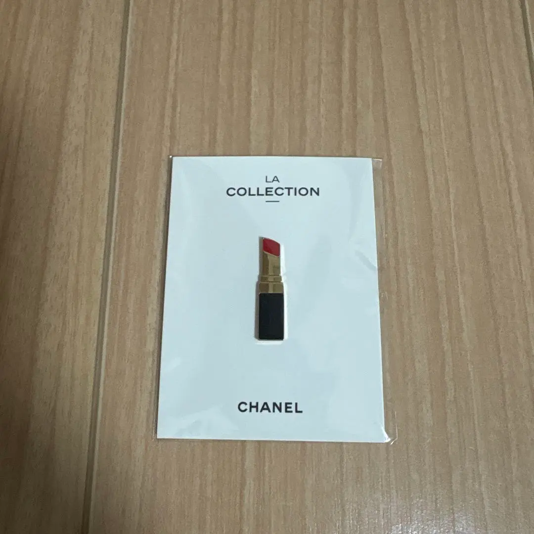 CHANEL LA COLLECTION 口紅モチーフ　ピンバッジ 非売品