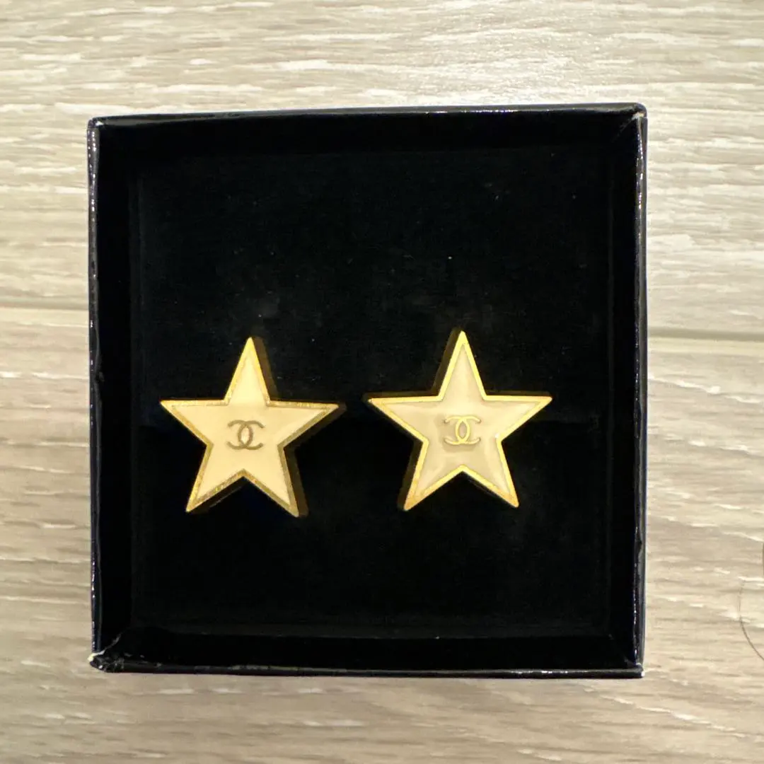 chanel イヤリング 星型