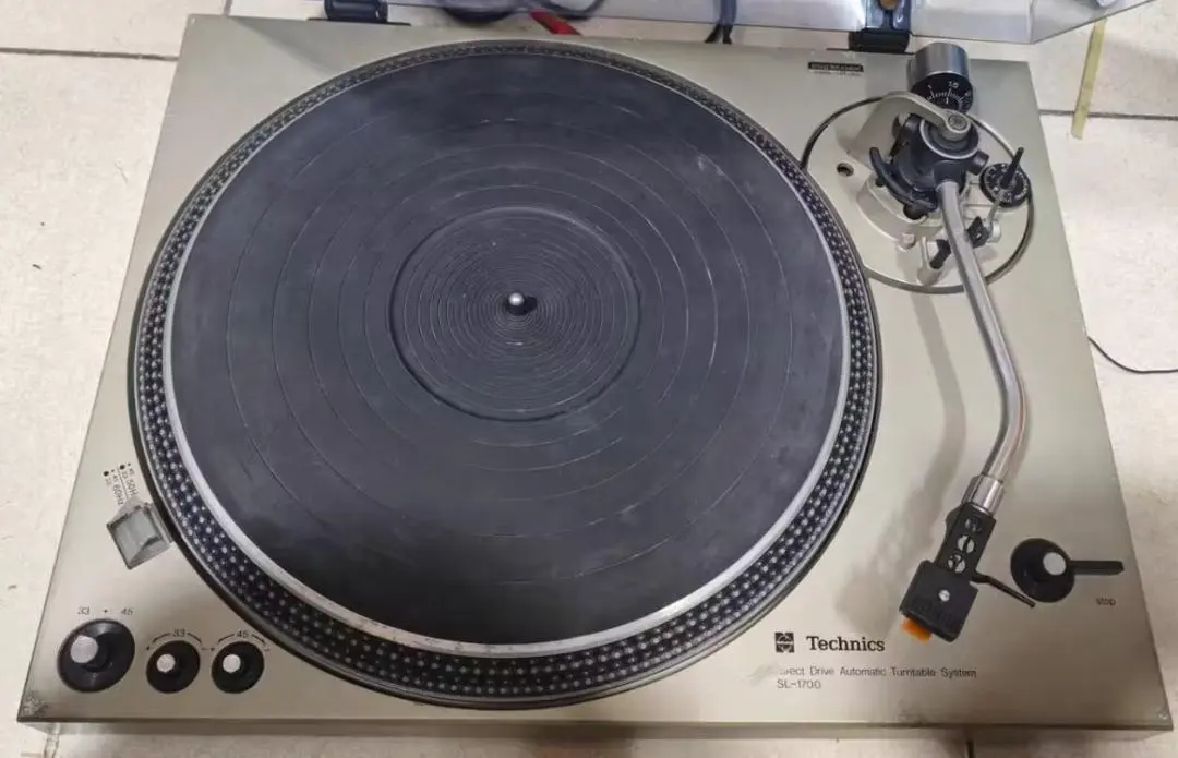 Technics SL-1700 レコードプレーヤー 本体