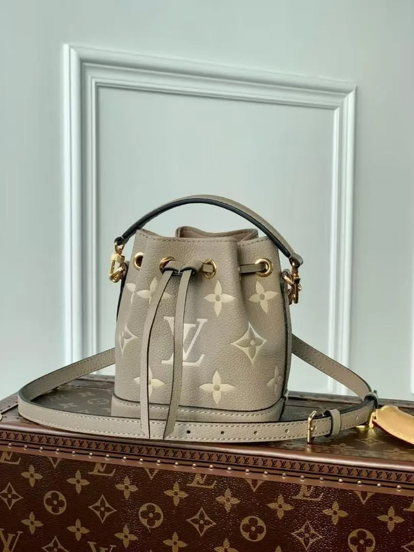 Louis Vuitton バケットバッグ ベージュ