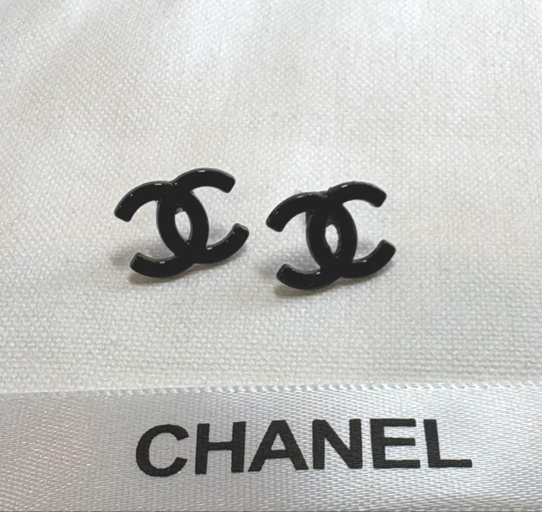 CHANEL ロゴピアス　ユニセックス　男女兼用　ノベルティ　ピアス