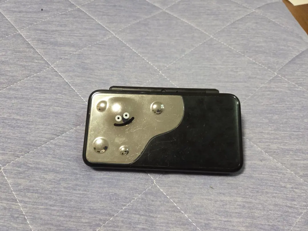 Newニンテンドー2DS LL ドラゴンクエスト はぐれメタルエディション