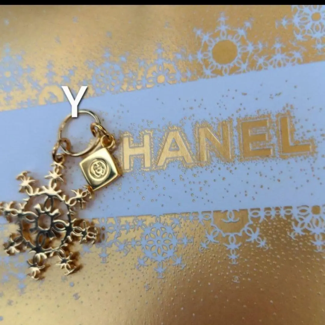 CHANELノベルティ スノーフレイク雪の結晶ゴールドチャーム