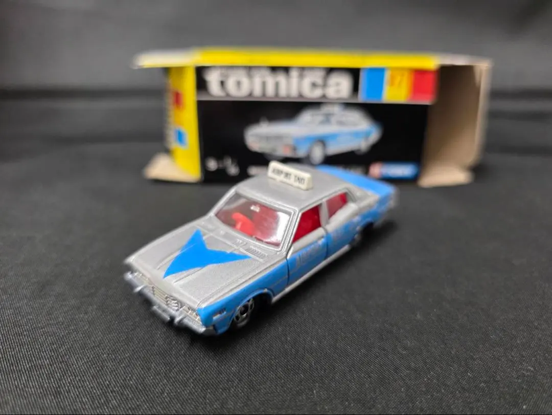 トミカ黒箱47ニッサンセドリック空港タクシー(日本製)